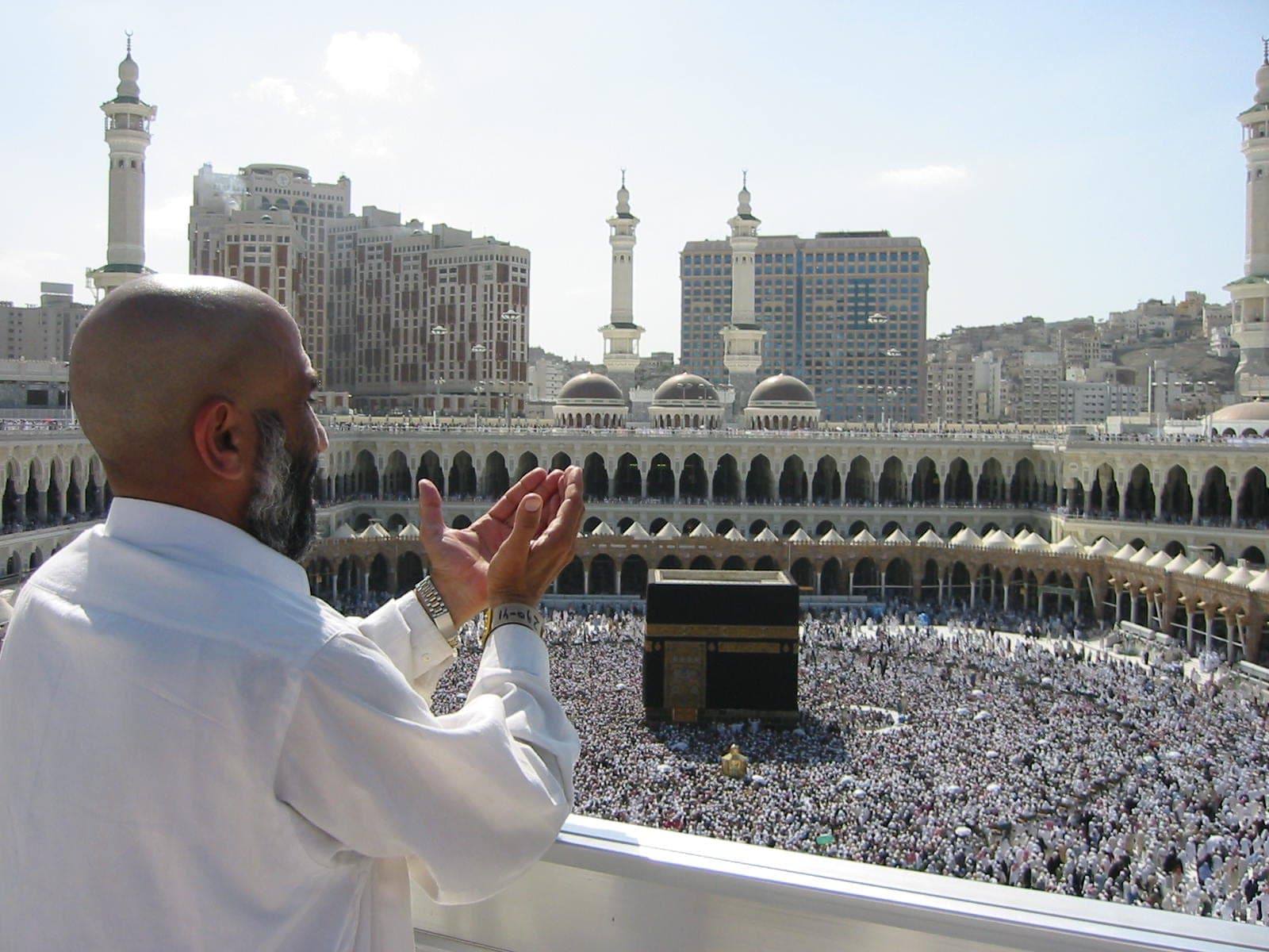A pilgrim in supplication overlooking the Kaaba